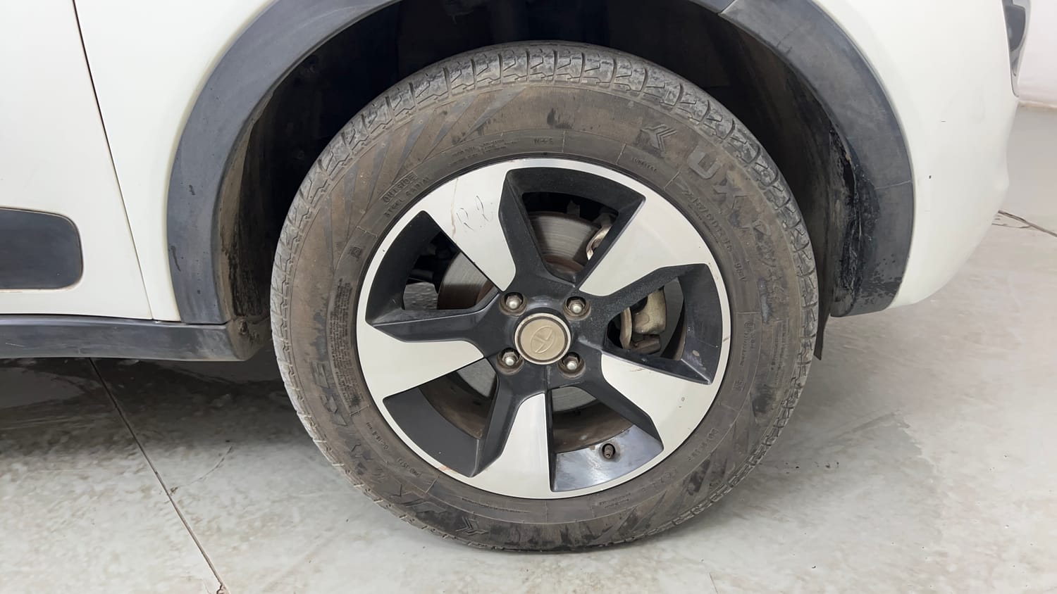 Used 2019 Tata Nexon XZA Plus Diesel Diesel Automatic tyres RIGHT FRONT TYRE RIM VIEW