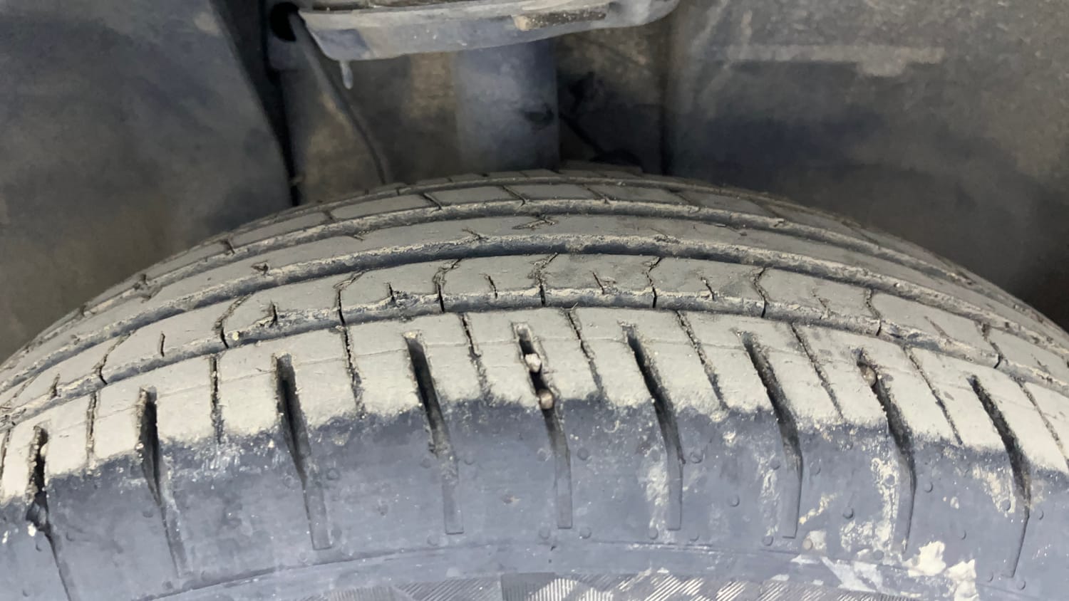 Used 2022 Tata Punch Accomplished MT Petrol Manual tyres RIGHT FRONT TYRE TREAD VIEW