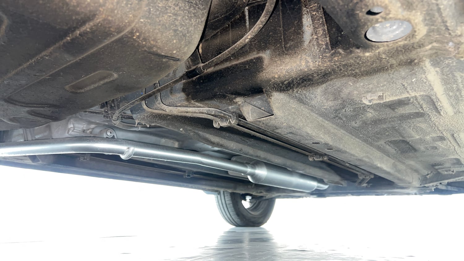 Used 2022 Renault Triber RXZ Dual Tone Petrol Manual extra REAR RIGHT UNDERBODY VIEW