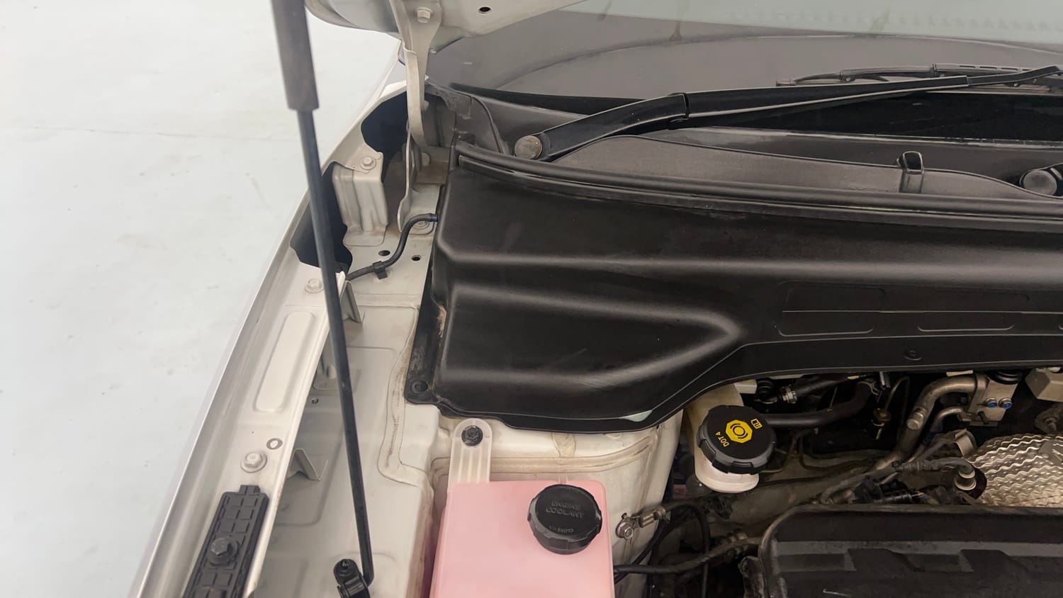 Used 2021 Hyundai Creta S 1.5 Diesel Diesel Manual engine ENGINE RIGHT SIDE HINGE & APRON VIEW
