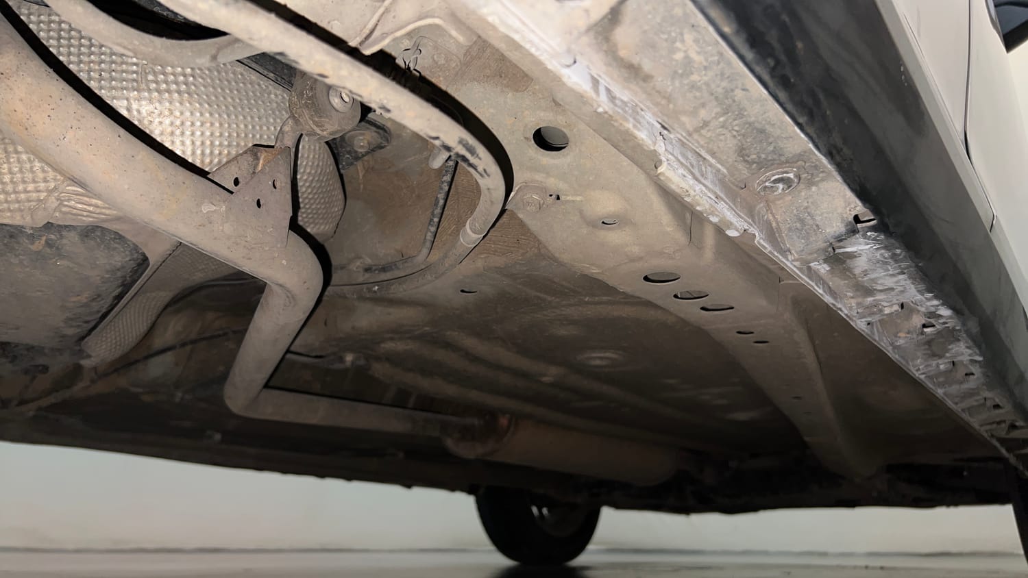 Used 2018 Maruti Suzuki Ignis [2017-2020] Zeta AMT Petrol Dual Tone Petrol Automatic extra REAR RIGHT UNDERBODY VIEW