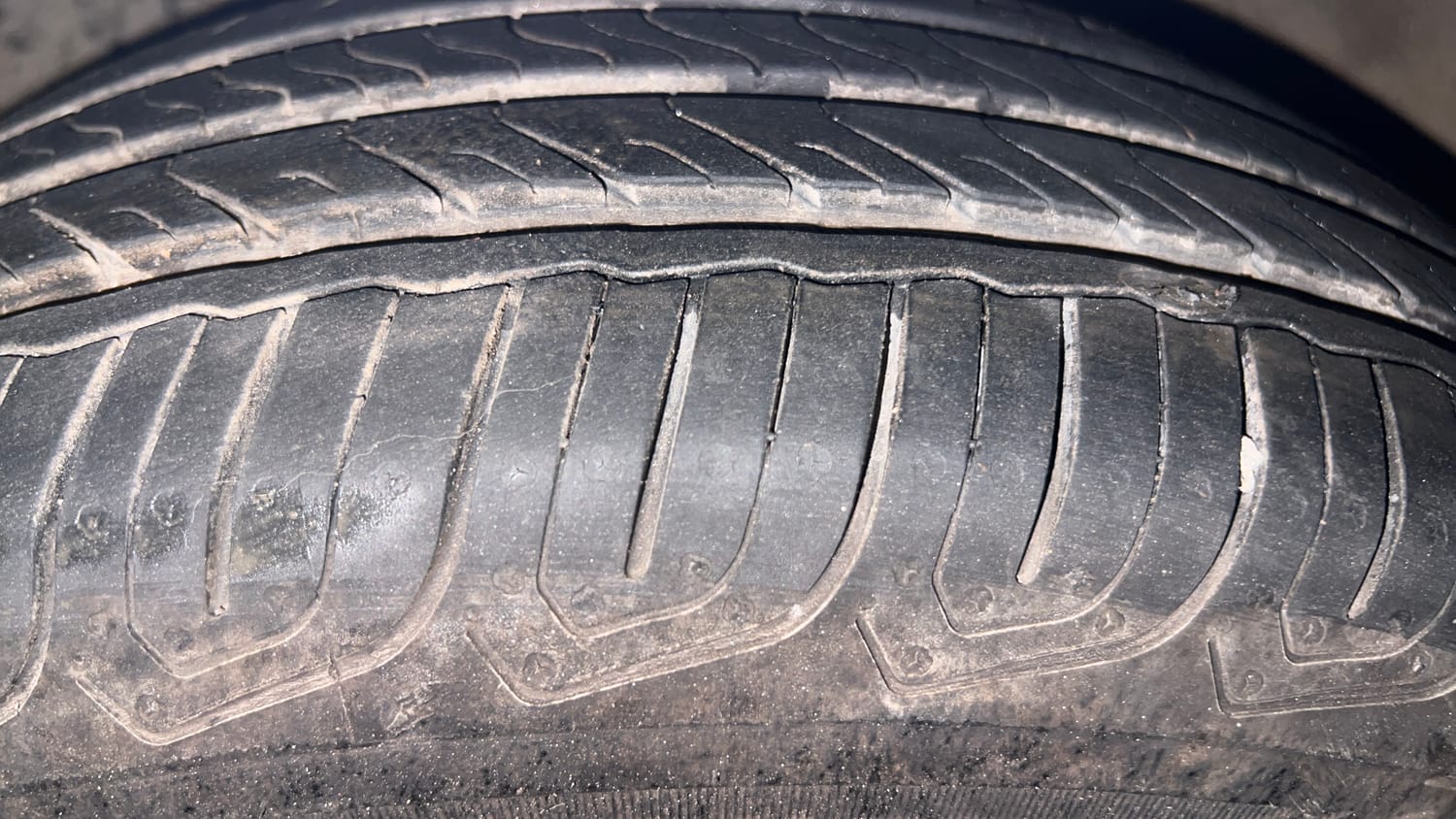 Used 2015 Honda Amaze 1.2 SX i-VTEC Petrol Manual tyres LEFT FRONT TYRE TREAD VIEW