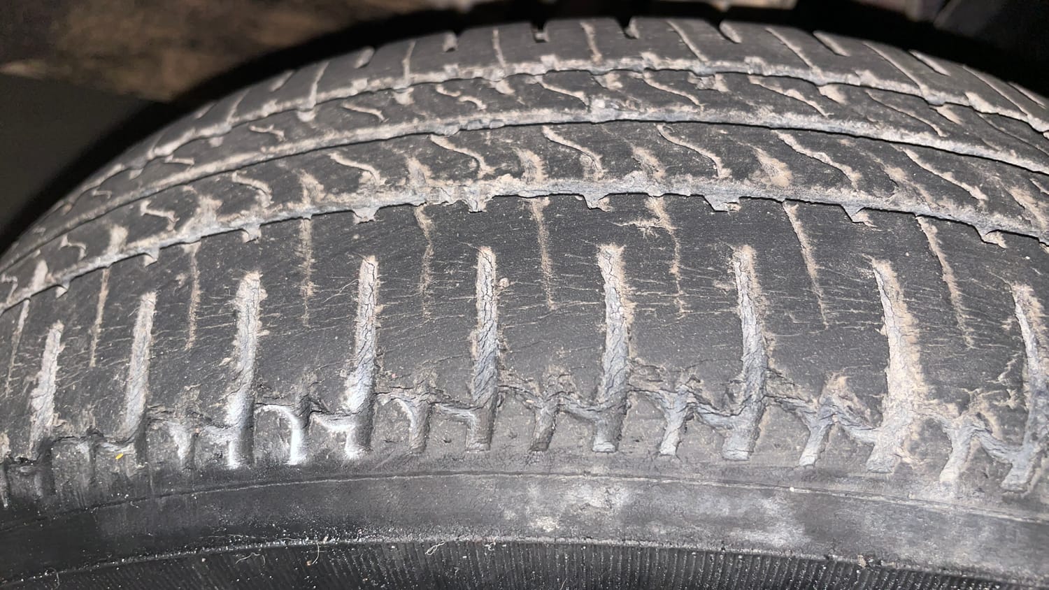 Used 2015 Tata Nano Twist XTA Petrol Automatic tyres RIGHT FRONT TYRE TREAD VIEW