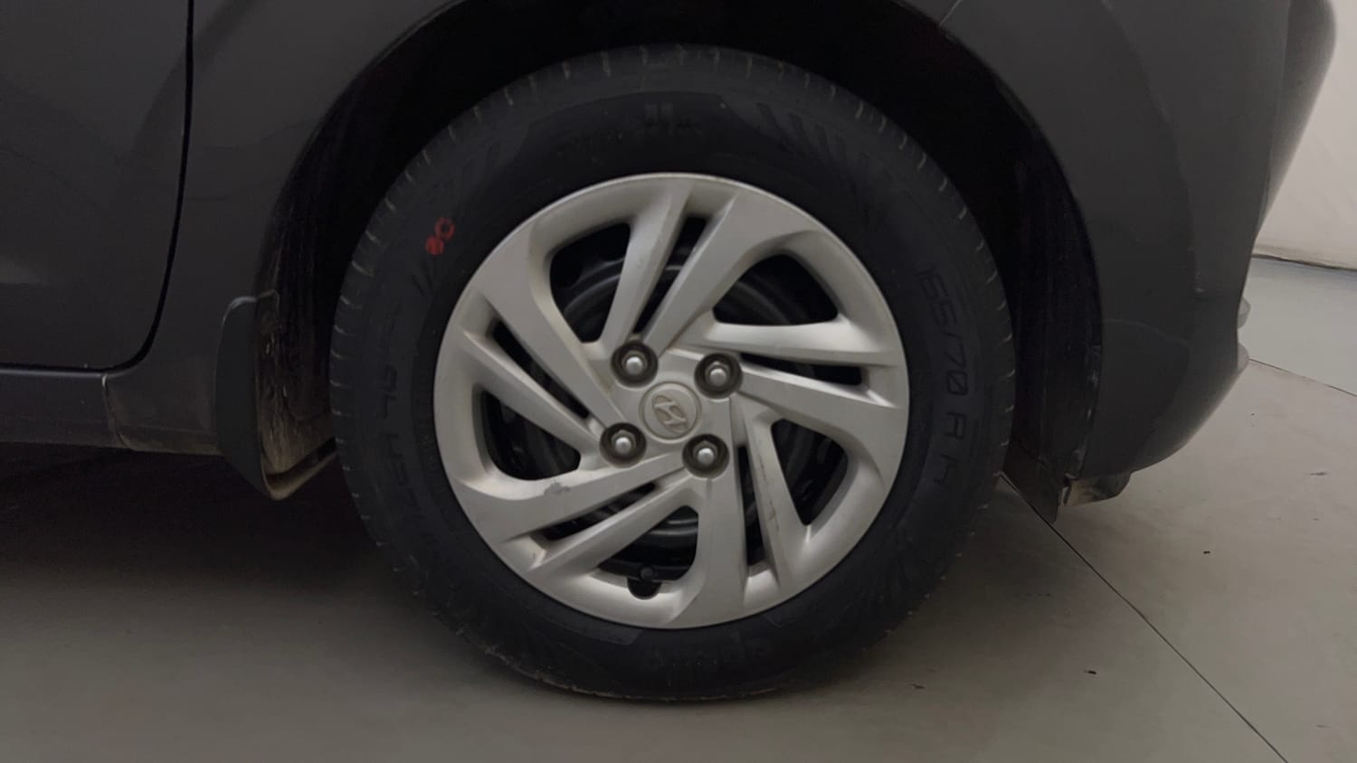 Used 2021 Hyundai Grand i10 Nios Magna 1.2 Kappa VTVT Petrol Manual tyres RIGHT FRONT TYRE RIM VIEW