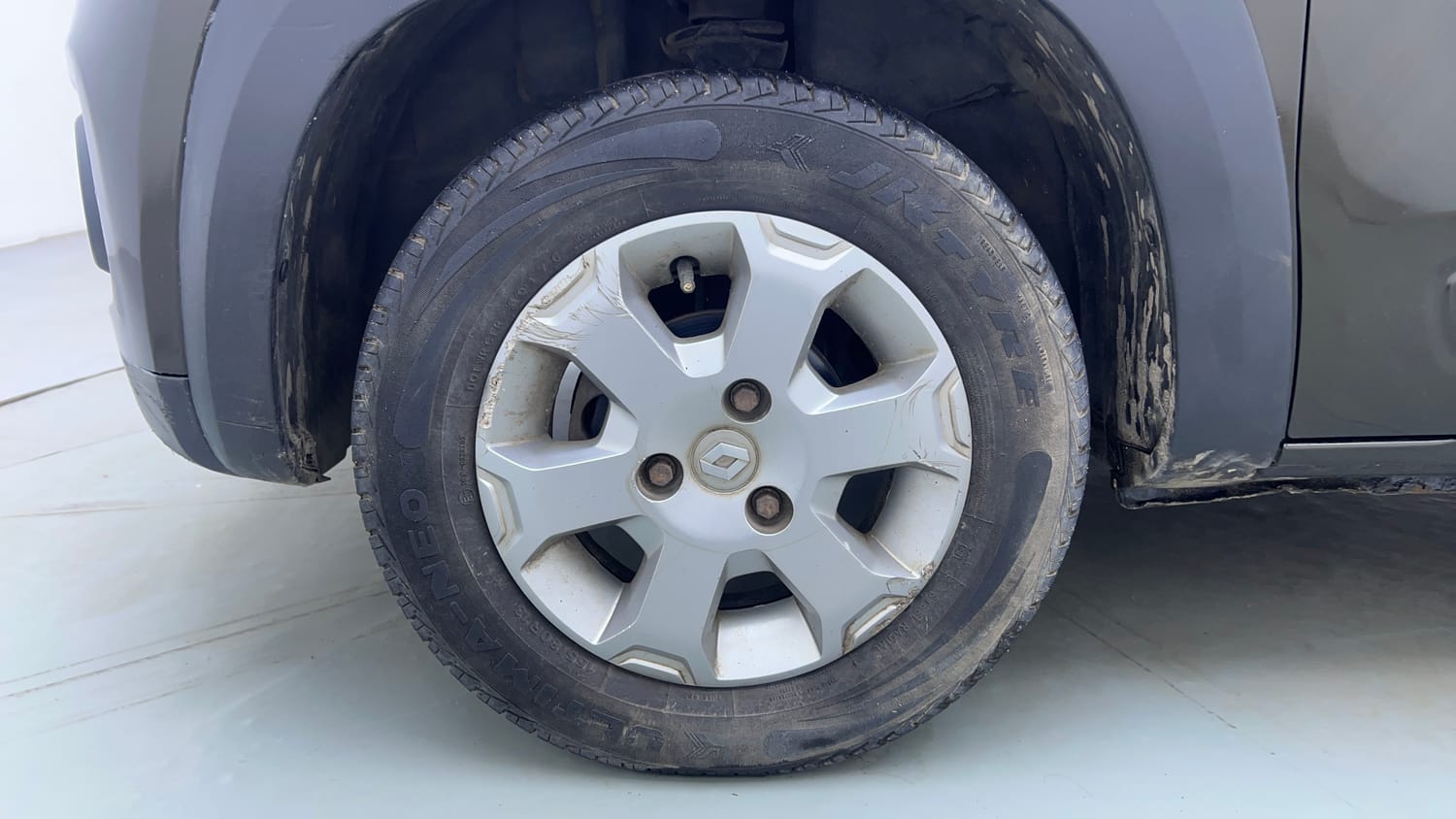 Used 2018 Renault Kwid CLIMBER 1.0 Petrol Manual tyres LEFT FRONT TYRE RIM VIEW