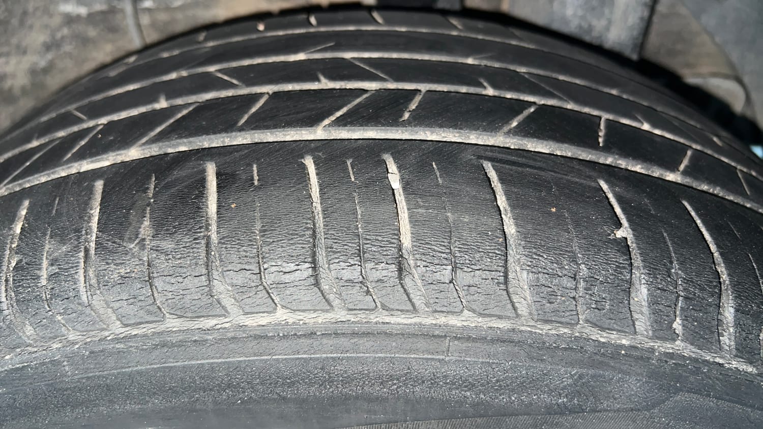 Used 2016 Hyundai Elite i20 Asta 1.2 Petrol Manual tyres LEFT REAR TYRE TREAD VIEW