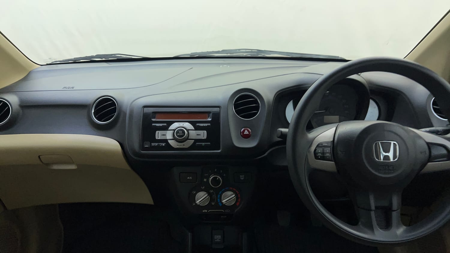 Used 2015 Honda Amaze 1.2 SX i-VTEC Petrol Manual interior MUSIC SYSTEM & AC CONTROL VIEW