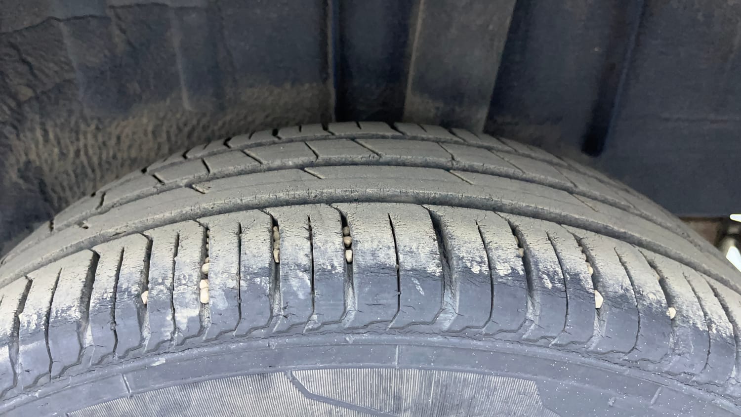 Used 2021 Renault Triber RXZ EASY-R AMT Dual Tone Petrol Automatic tyres LEFT REAR TYRE TREAD VIEW