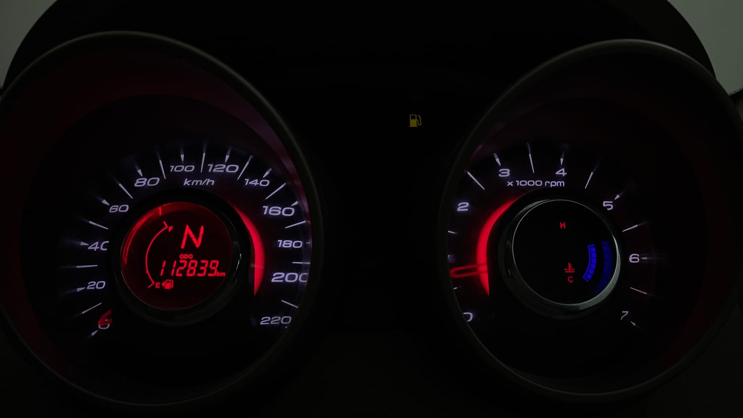 Used 2015 Mahindra XUV500 W6 Diesel Manual interior CLUSTERMETER VIEW