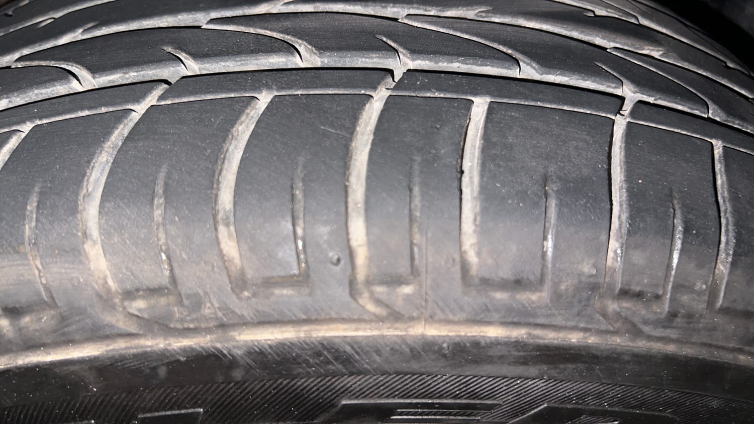Used 2016 Hyundai Creta 1.6 SX Plus AT Petrol Petrol Automatic tyres RIGHT FRONT TYRE TREAD VIEW