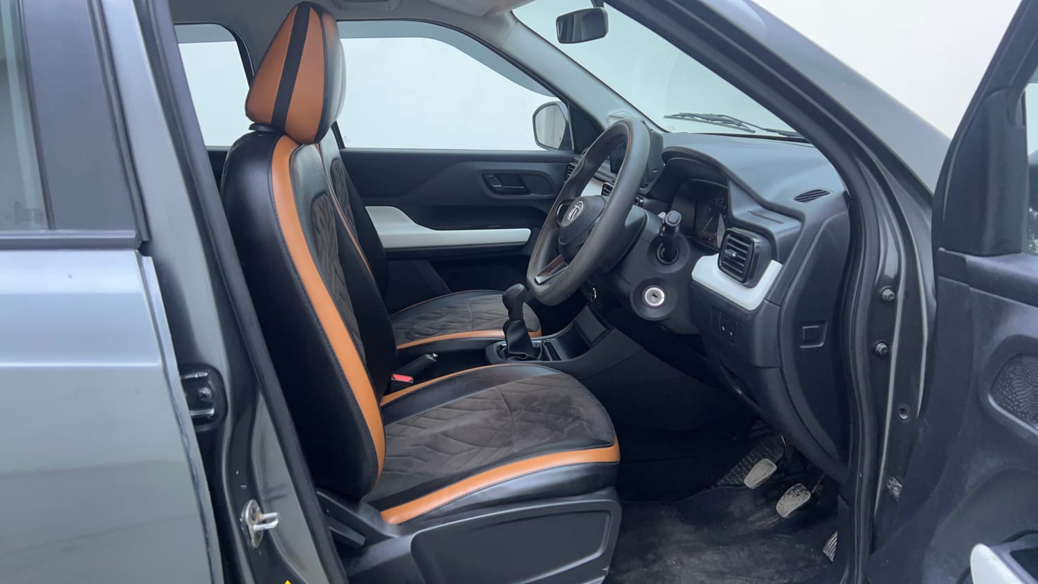 Used 2022 Tata Punch Pure MT Petrol Manual interior RIGHT SIDE FRONT DOOR CABIN VIEW