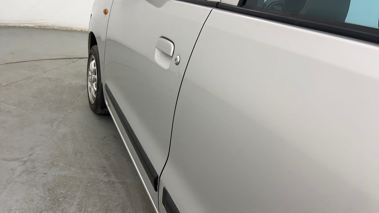 Used 2016 Maruti Suzuki Wagon R 1.0 VXI AMT Petrol Automatic dents MINOR SCRATCH