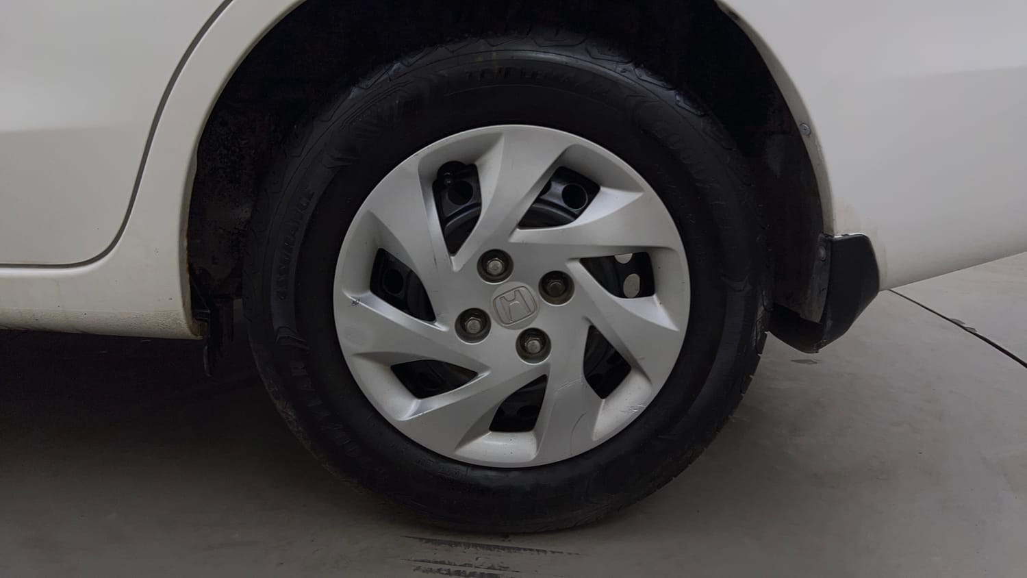 Used 2015 Honda Amaze 1.2 SX i-VTEC Petrol Manual tyres LEFT REAR TYRE RIM VIEW
