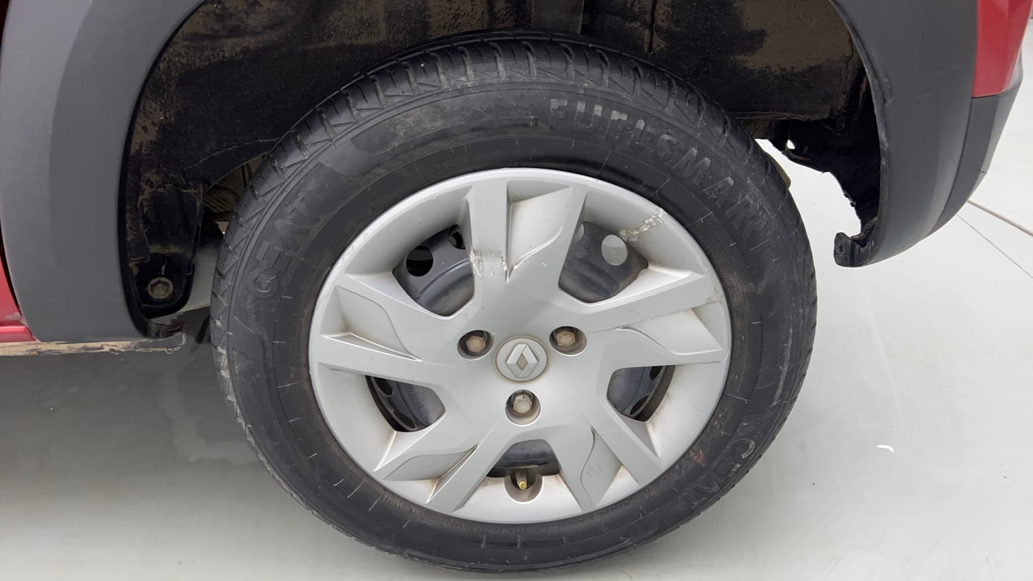 Used 2021 Renault Kwid RXT 1.0 Opt Petrol Manual tyres LEFT REAR TYRE RIM VIEW
