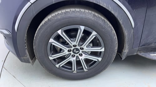 Used 2024 Mahindra XUV700 AX7 Luxury Pack Petrol AT 7 STR Petrol Automatic tyres LEFT FRONT TYRE RIM VIEW