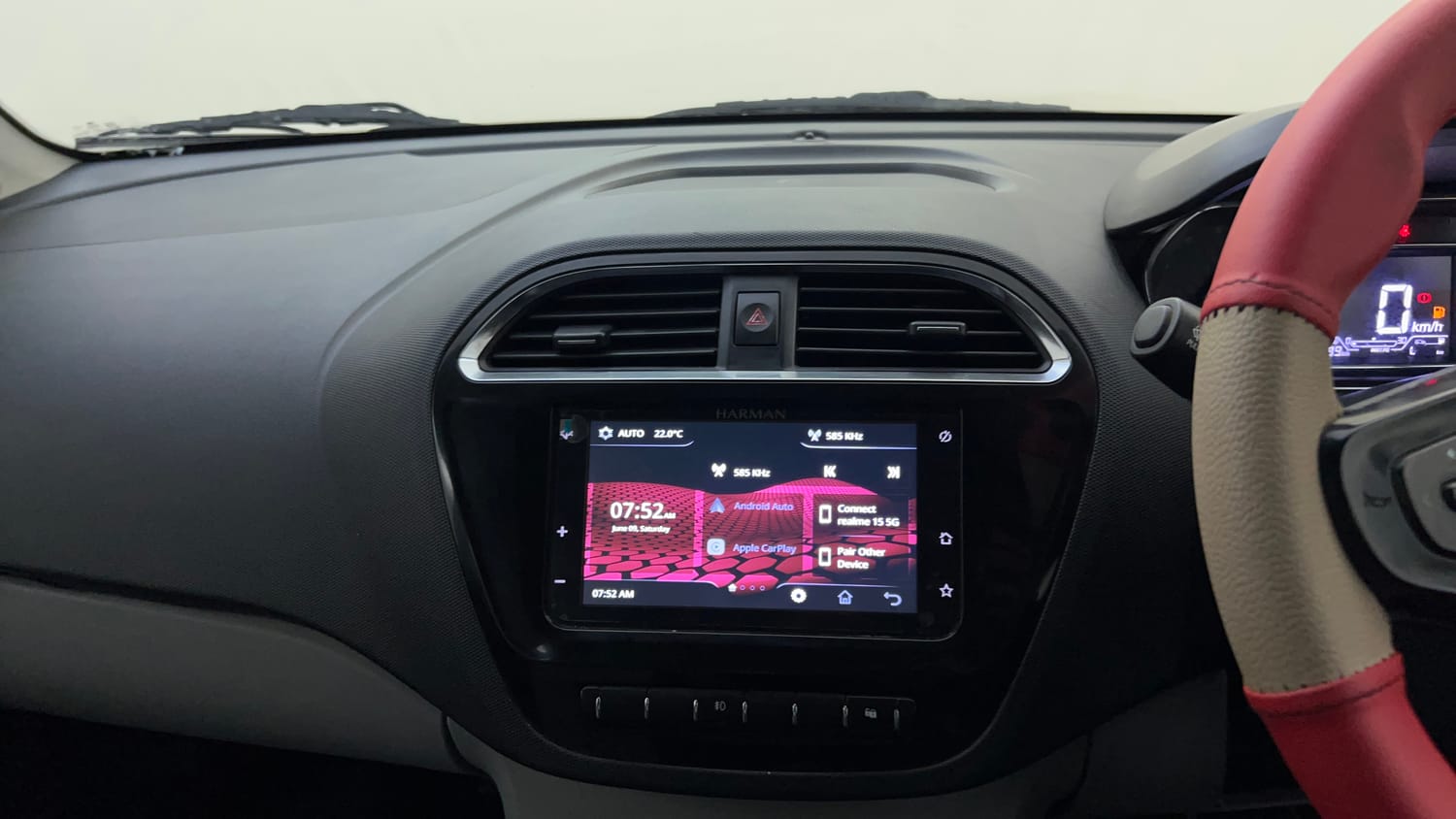 Used 2022 Tata Tiago XZA Plus Petrol Automatic top_features Touch screen infotainment system