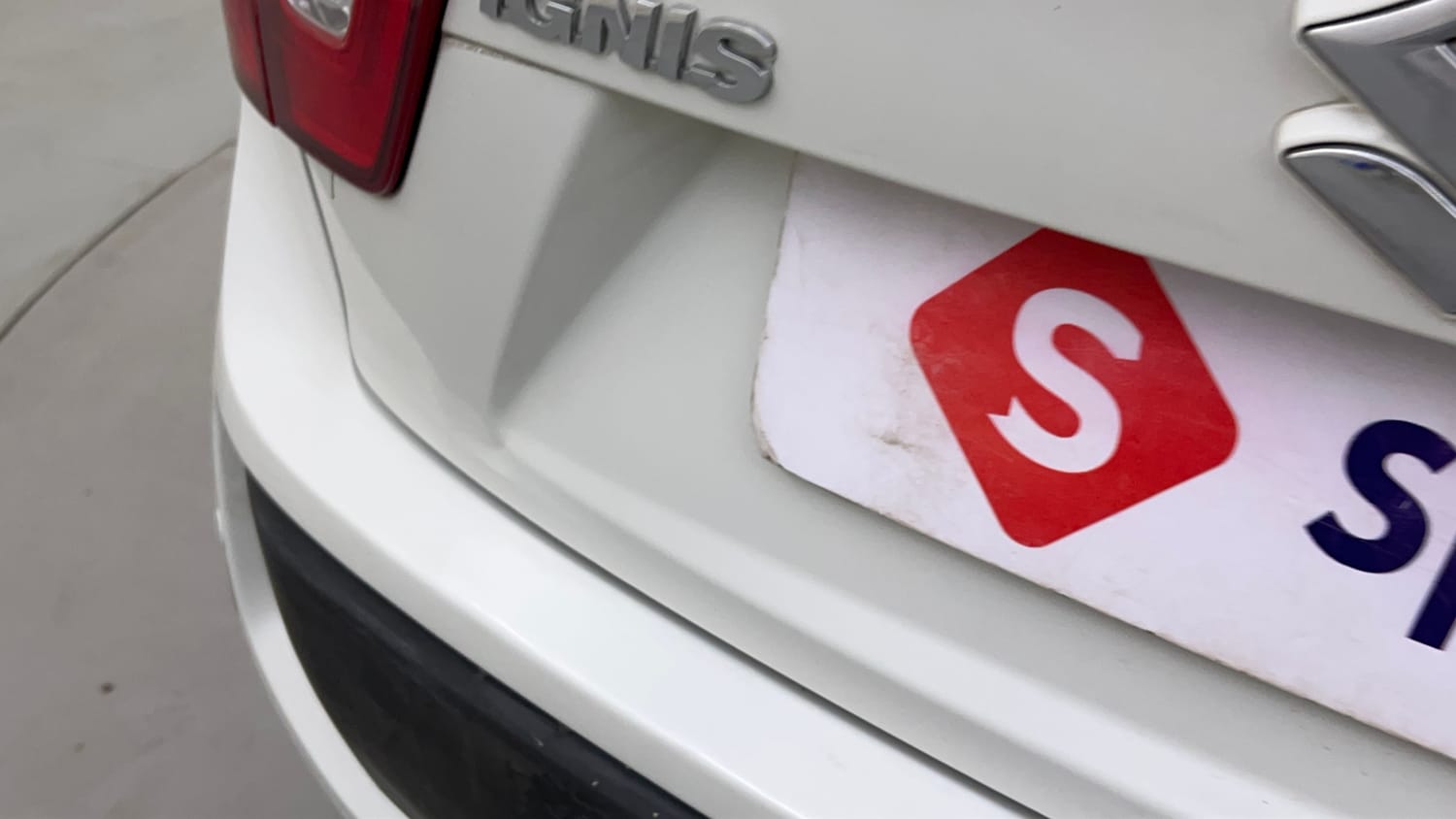Used 2018 Maruti Suzuki Ignis [2017-2020] Zeta AMT Petrol Dual Tone Petrol Automatic dents MINOR SCRATCH