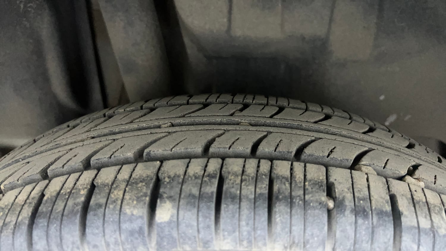 Used 2018 Maruti Suzuki Swift VDi AMT Diesel Automatic tyres RIGHT REAR TYRE TREAD VIEW