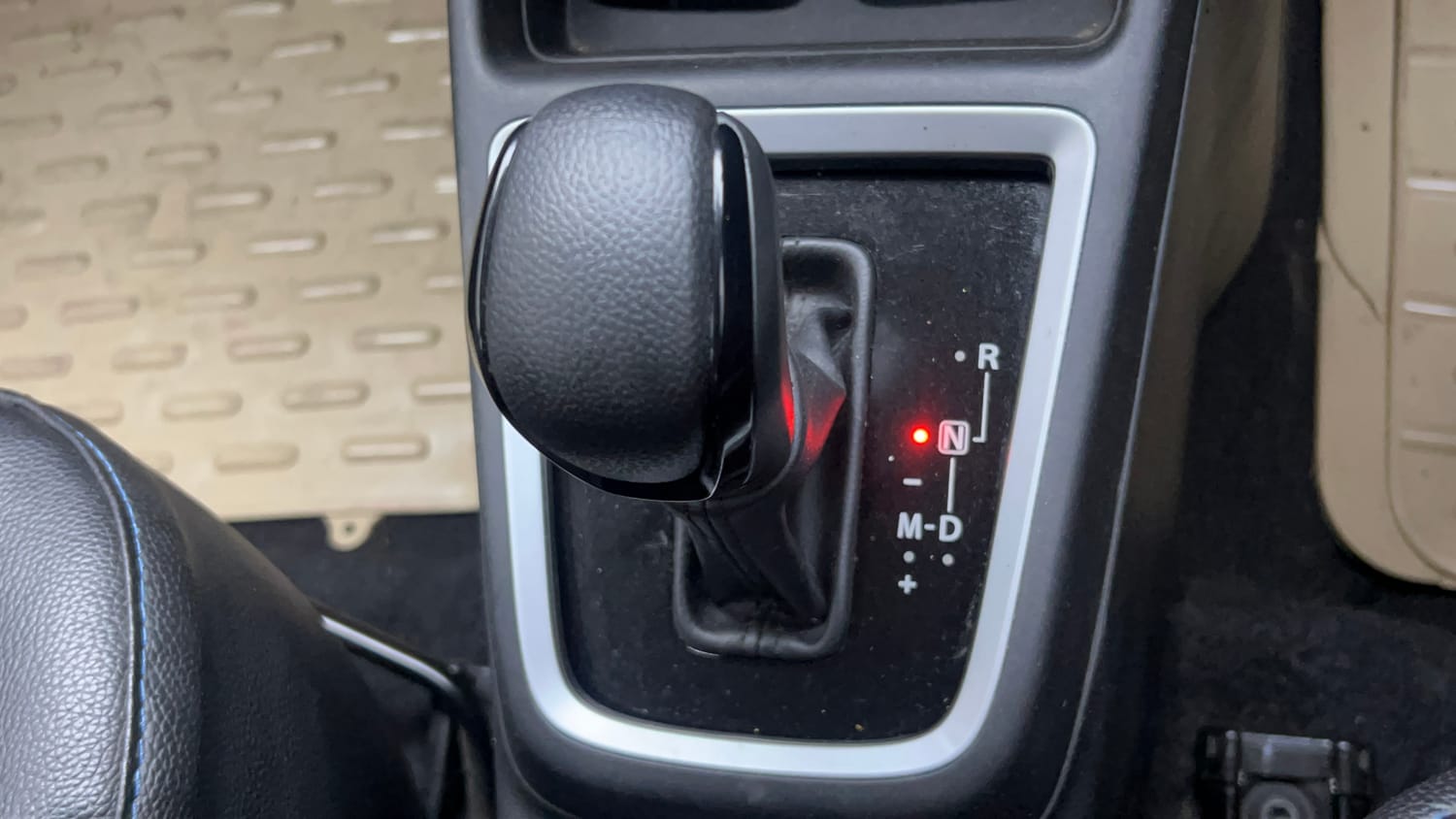 Used 2020 Maruti Suzuki Swift VXi AMT Petrol Automatic interior GEAR  KNOB VIEW