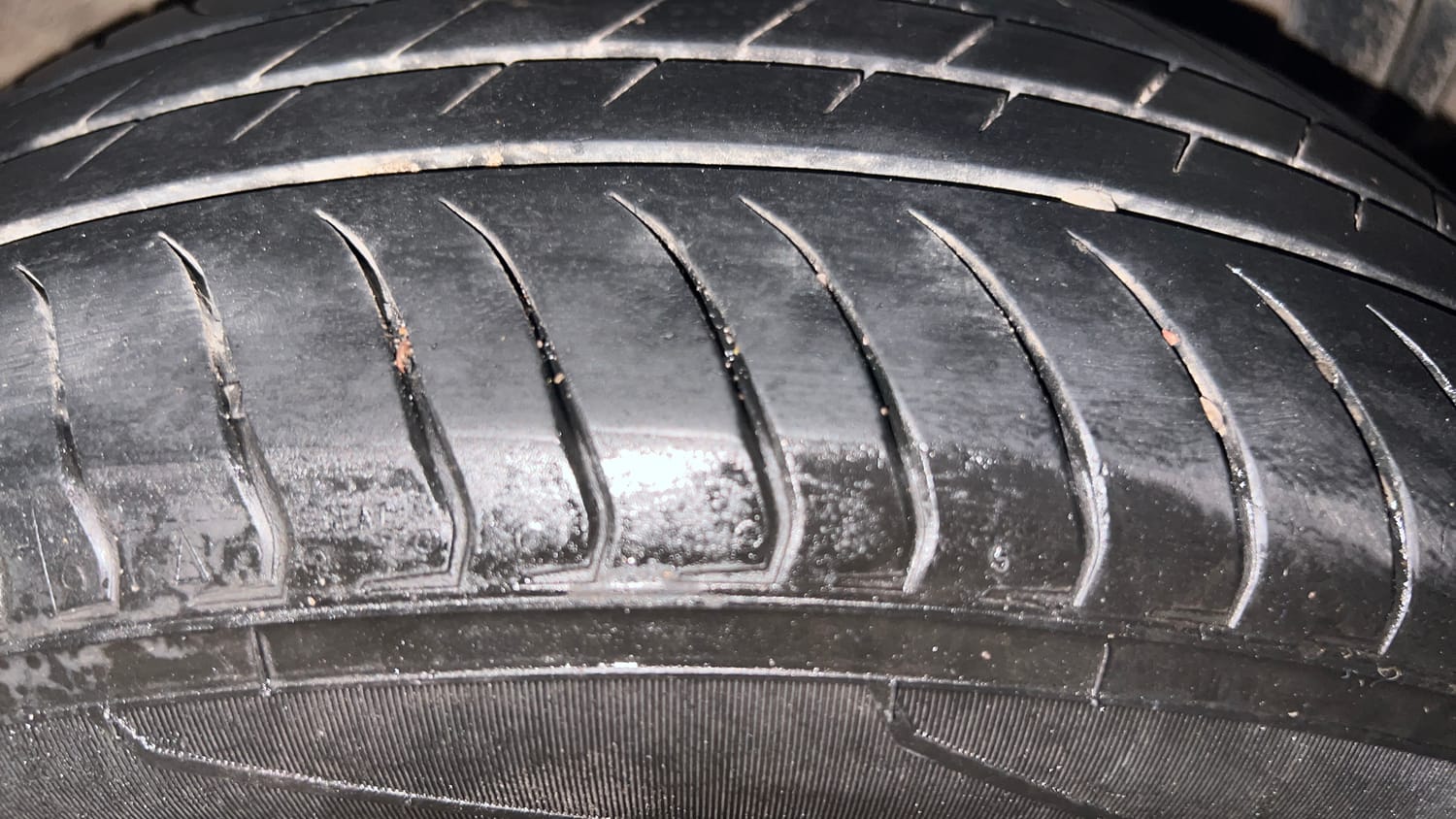 Used 2022 Tata Tiago XZA Plus Petrol Automatic tyres LEFT REAR TYRE TREAD VIEW