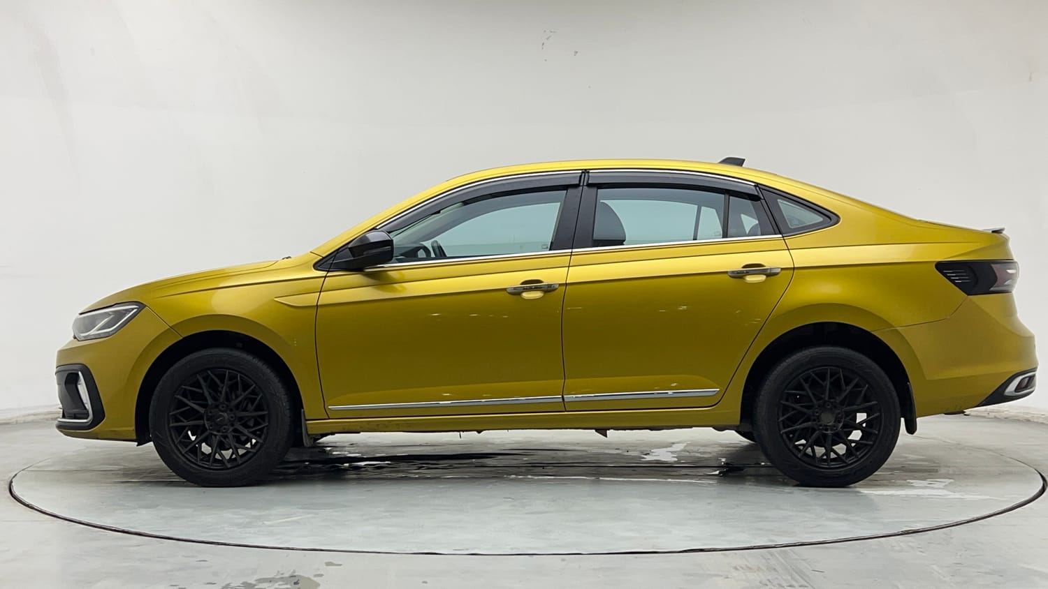 Used 2023 Volkswagen Virtus Highline 1.0 TSI AT Petrol Automatic exterior LEFT SIDE VIEW