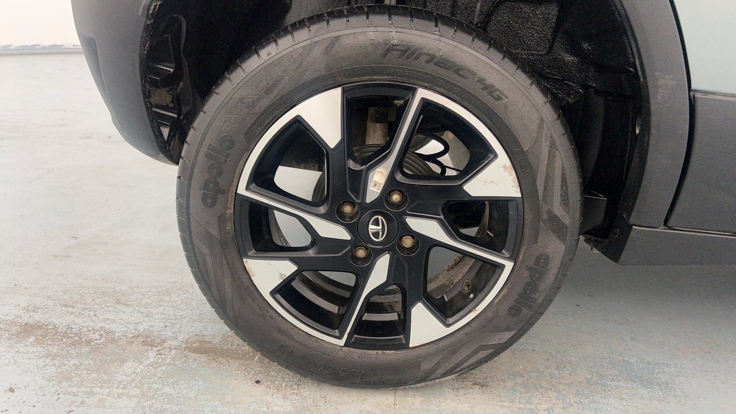 Used 2022 Tata Punch Creative Dual Tone Petrol Manual tyres RIGHT REAR TYRE RIM VIEW