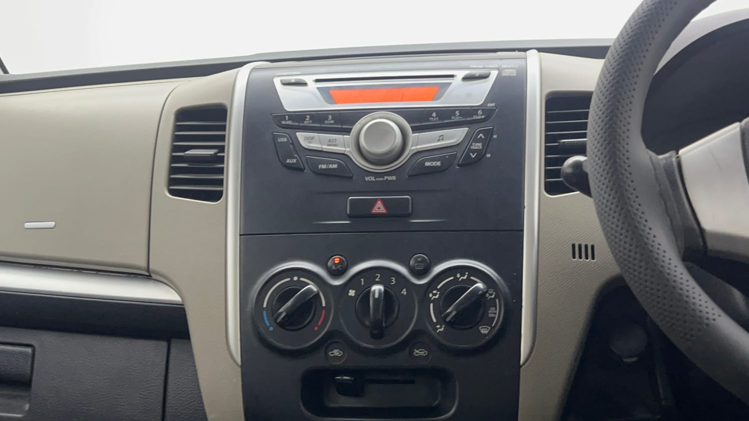 Used 2016 Maruti Suzuki Wagon R 1.0 VXI Petrol + CNG (Outside Fitted) Cng Manual interior MUSIC SYSTEM & AC CONTROL VIEW