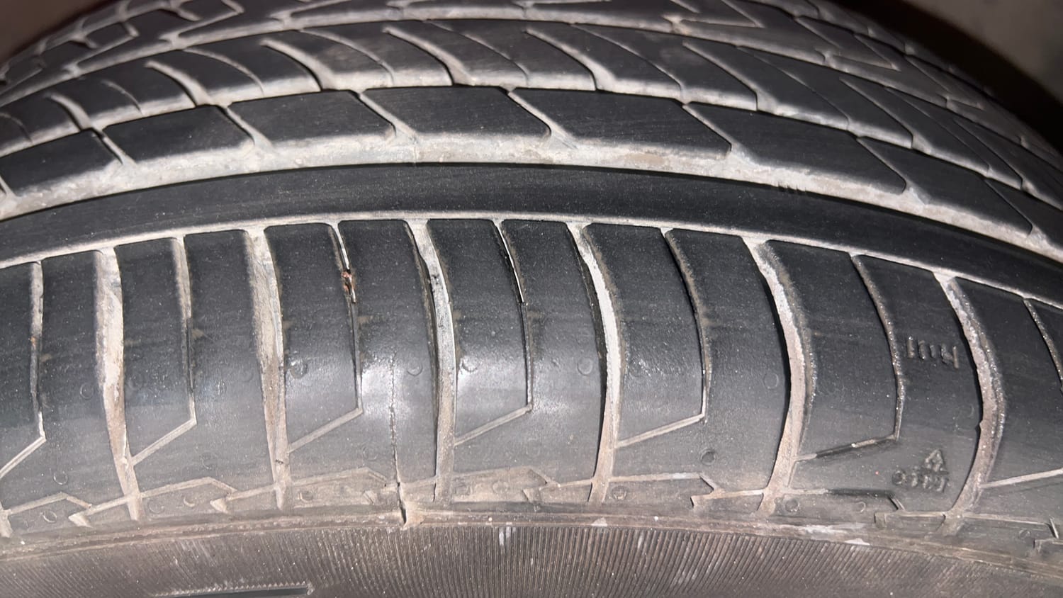 Used 2017 Hyundai Elite i20 Asta 1.2 Dual Tone Petrol Manual tyres RIGHT FRONT TYRE TREAD VIEW
