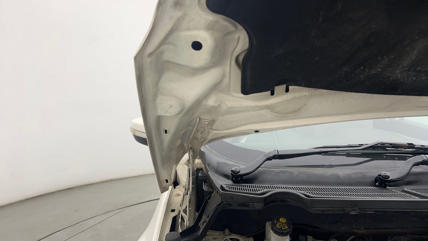 Used 2016 Ford EcoSport Titanium 1.5L Ti-VCT AT Petrol Automatic engine ENGINE RIGHT SIDE HINGE & APRON VIEW