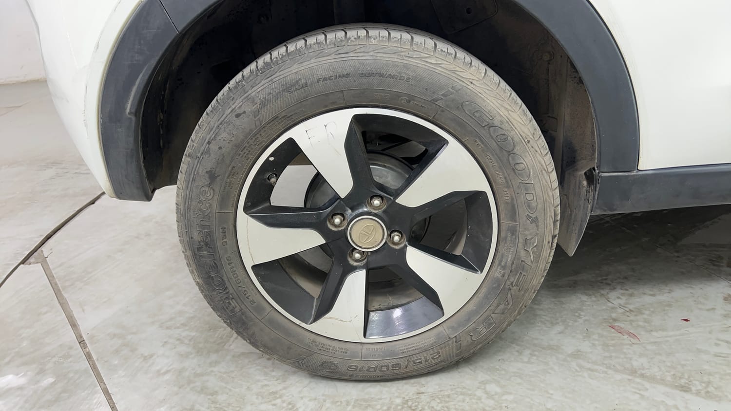 Used 2019 Tata Nexon XZA Plus Diesel Diesel Automatic tyres RIGHT REAR TYRE RIM VIEW