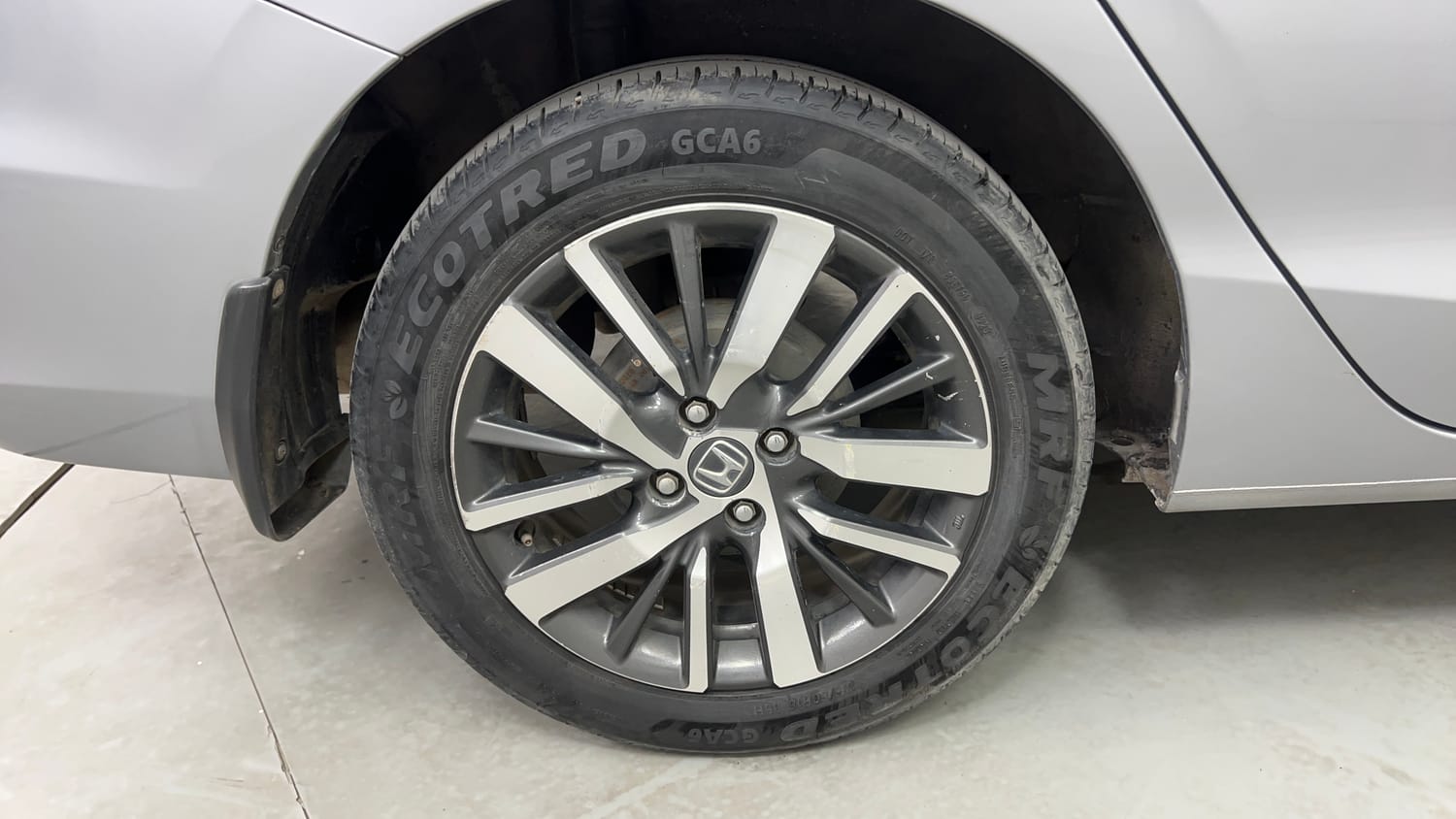 Used 2022 Honda City ZX CVT Petrol Petrol Automatic tyres RIGHT REAR TYRE RIM VIEW