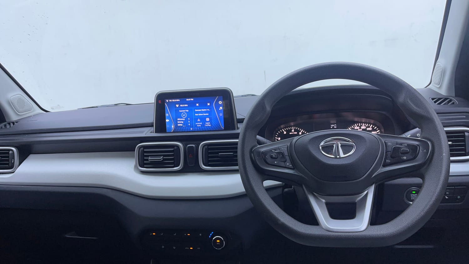 Used 2022 Tata Punch Accomplished MT Petrol Manual interior DASHBOARD VIEW