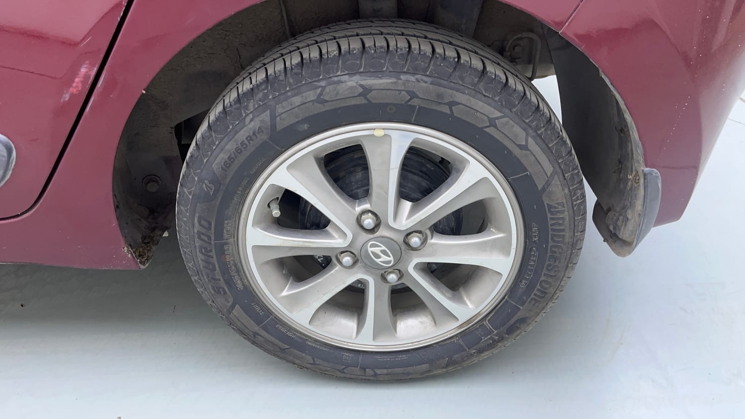 Used 2016 Hyundai Grand i10 Asta 1.2 Kappa VTVT Petrol Manual tyres LEFT REAR TYRE RIM VIEW