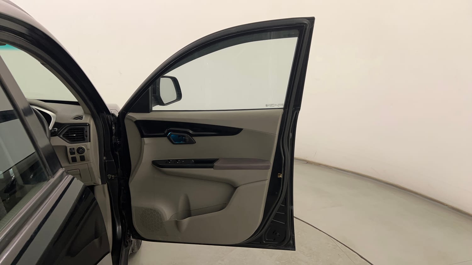 Used 2016 Mahindra KUV100 K6 6 STR Petrol Manual interior RIGHT FRONT DOOR OPEN VIEW