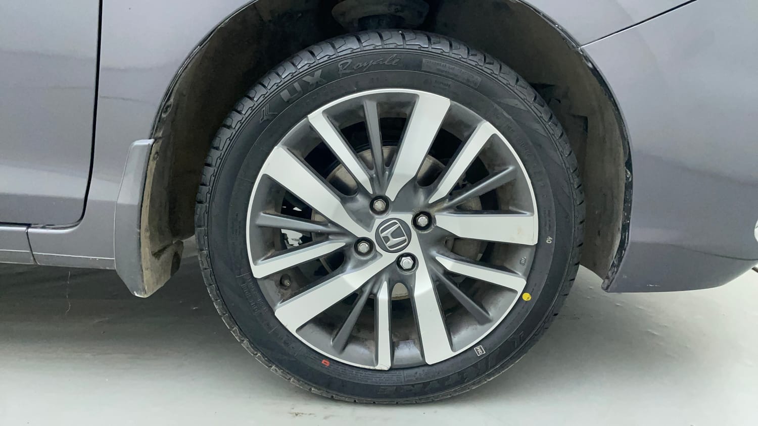Used 2021 Honda City ZX Diesel Diesel Manual tyres RIGHT FRONT TYRE RIM VIEW