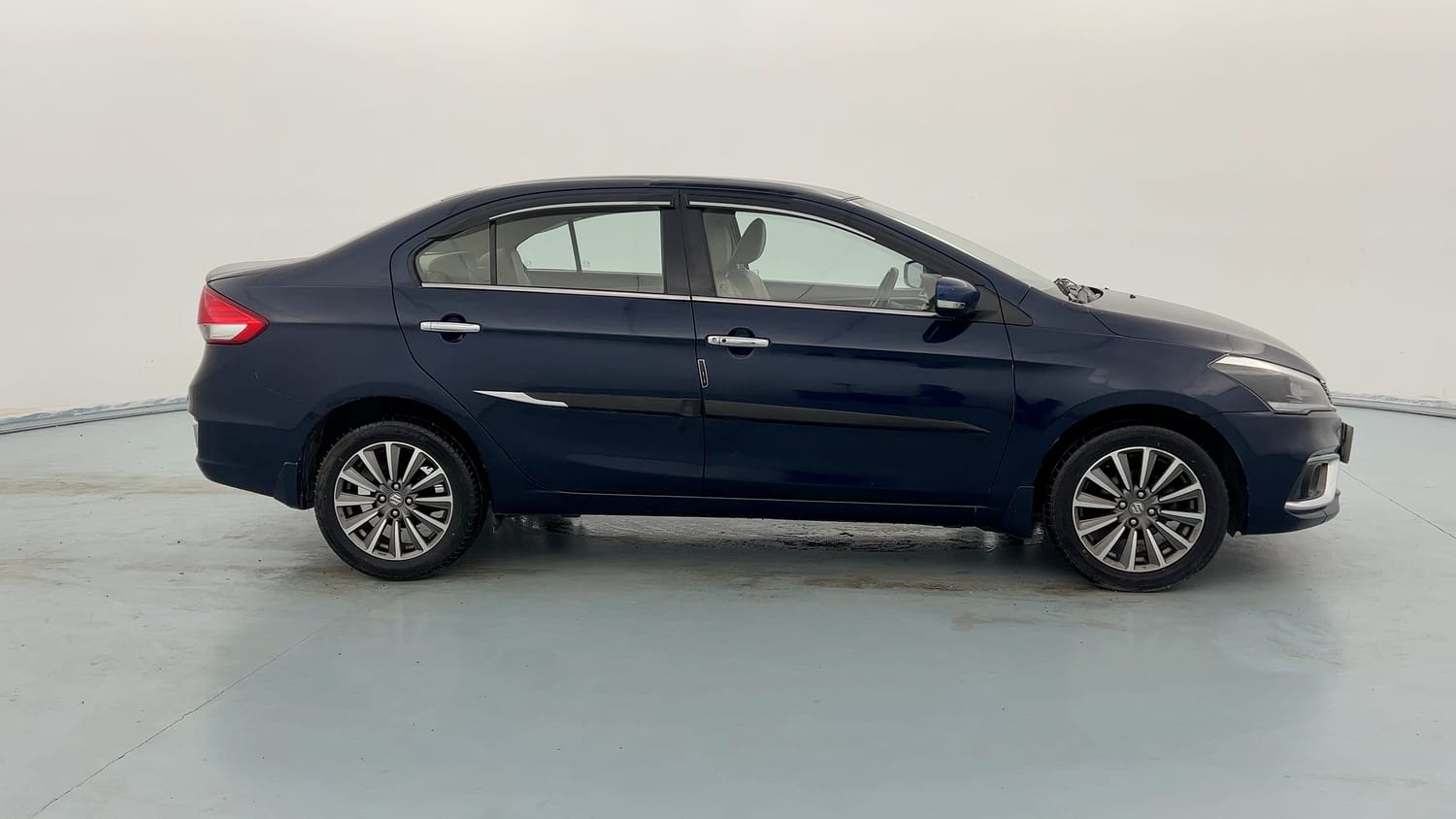Used 2023 Maruti Suzuki Ciaz Alpha 1.5 Petrol Manual exterior RIGHT SIDE VIEW