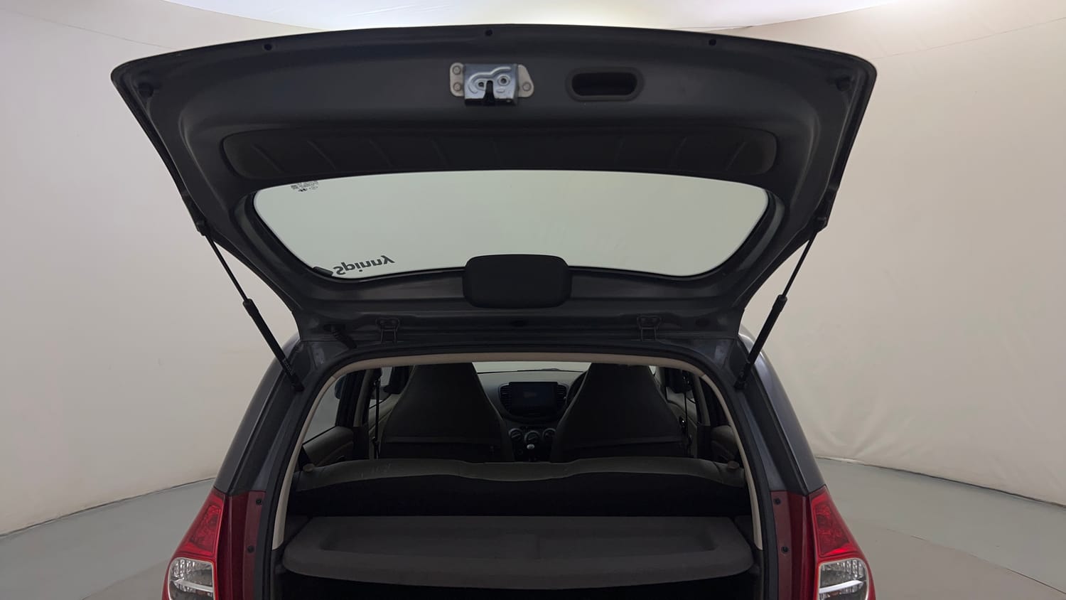 Used 2013 Hyundai i10 Magna 1.2 Kappa2 Petrol Manual interior DICKY DOOR OPEN VIEW