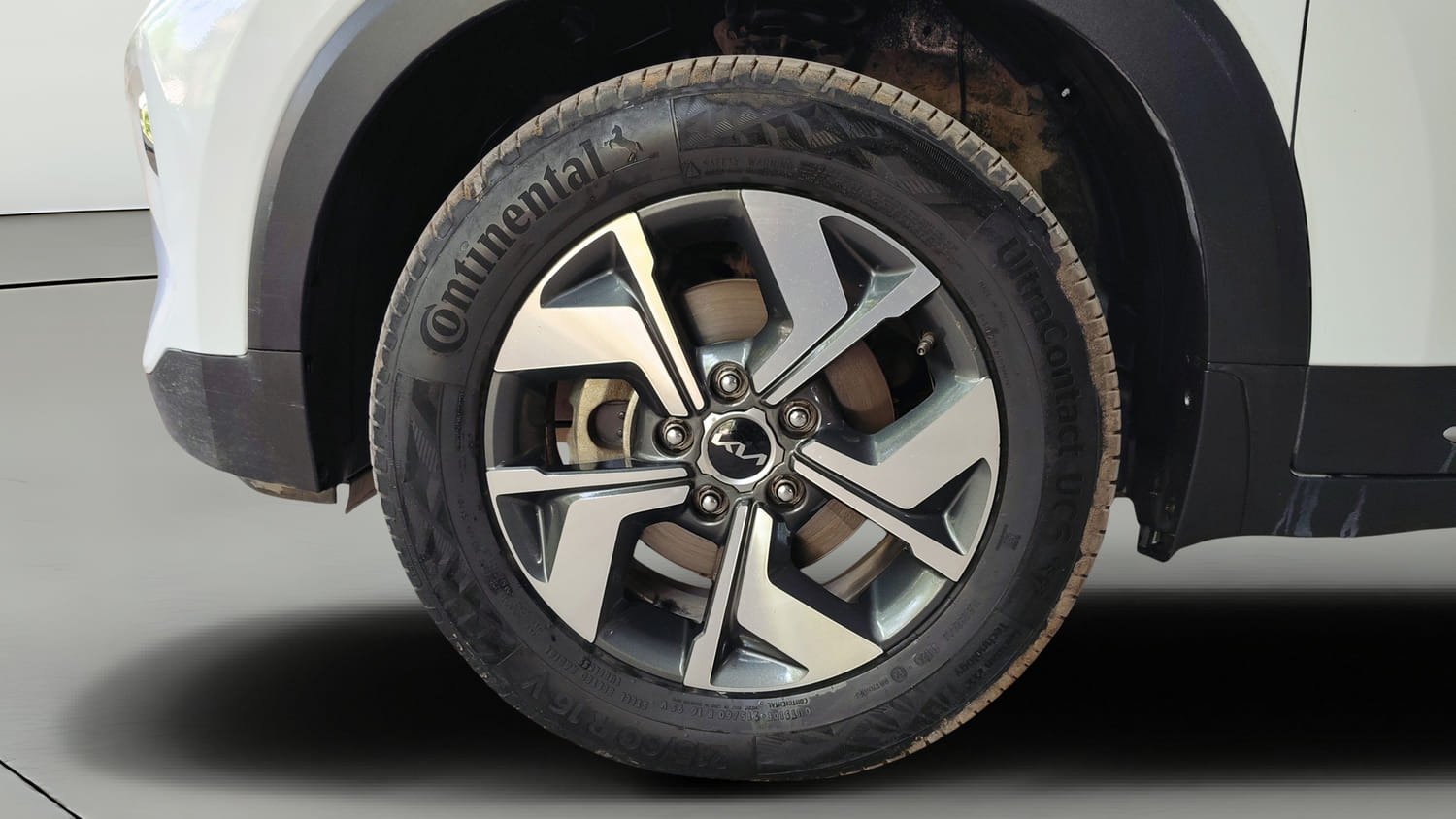 Used 2021 Kia Sonet HTX Plus 1.0 iMT Petrol Manual tyres LEFT FRONT TYRE RIM VIEW