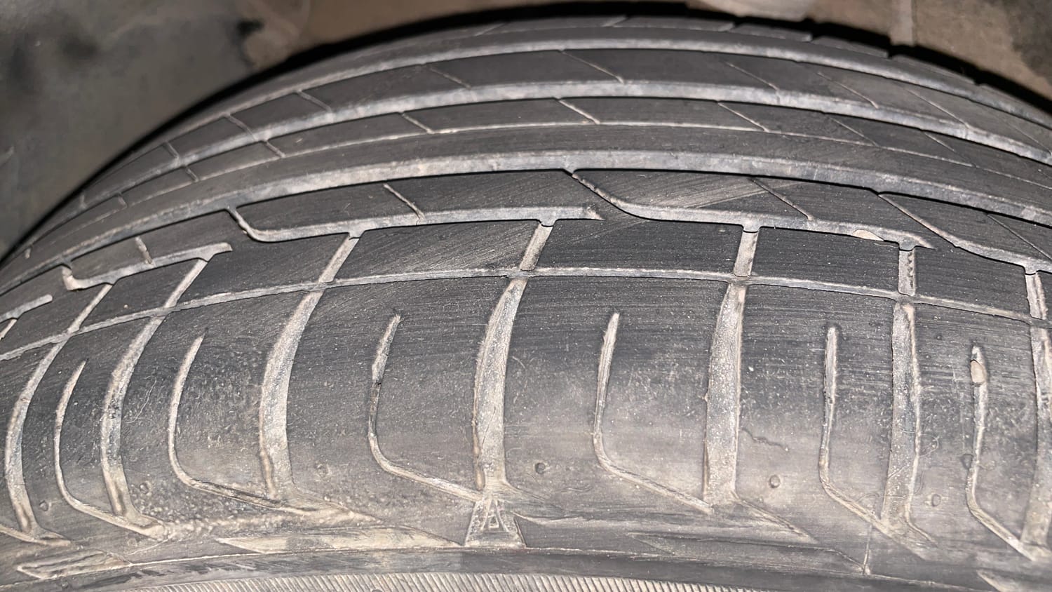 Used 2018 Tata Nexon XZ Plus Petrol Manual tyres RIGHT REAR TYRE TREAD VIEW