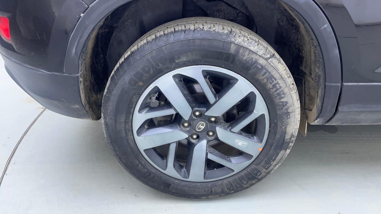 Used 2023 Tata Harrier XZ Plus Dark Edition Diesel Manual tyres RIGHT REAR TYRE RIM VIEW