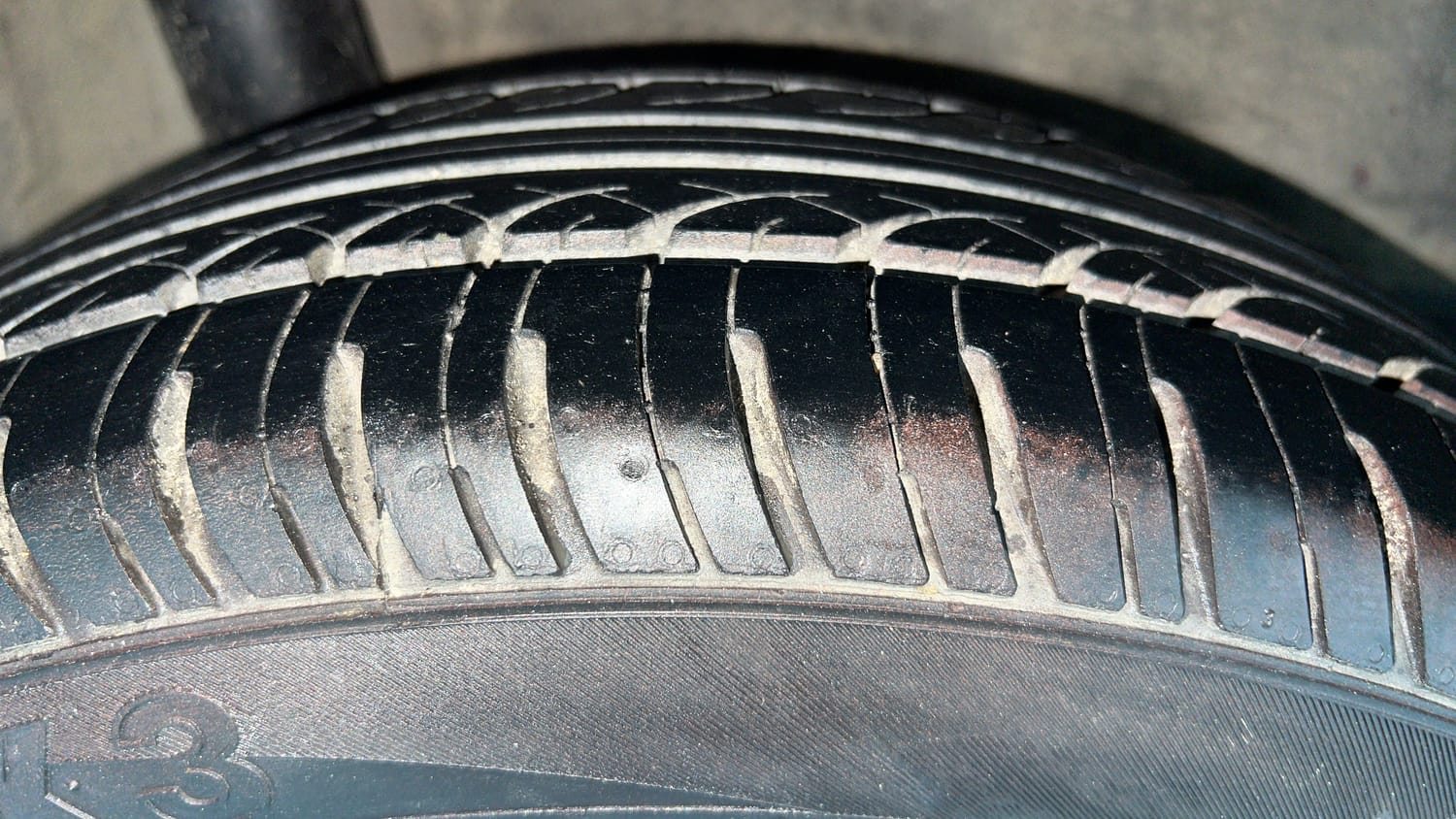 Used 2015 Honda Amaze 1.2 S i-VTEC Petrol Manual tyres RIGHT REAR TYRE TREAD VIEW