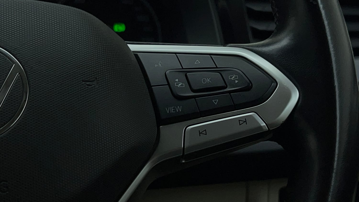 Used 2023 Volkswagen Virtus Highline 1.0 TSI AT Petrol Automatic top_features Cruise control