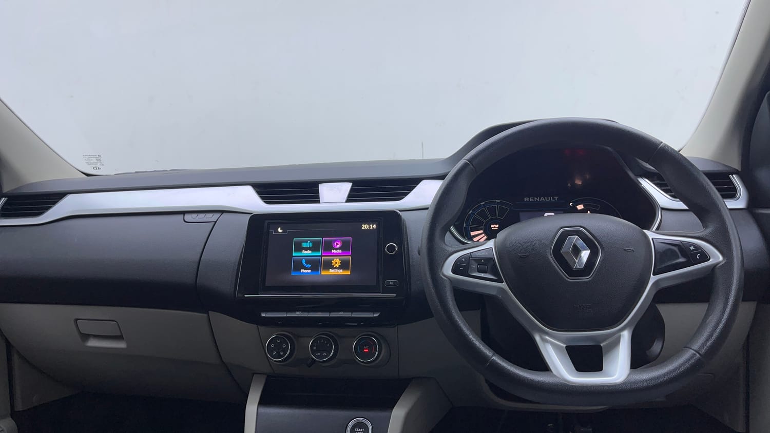 Used 2021 Renault Triber RXZ EASY-R AMT Dual Tone Petrol Automatic interior DASHBOARD VIEW