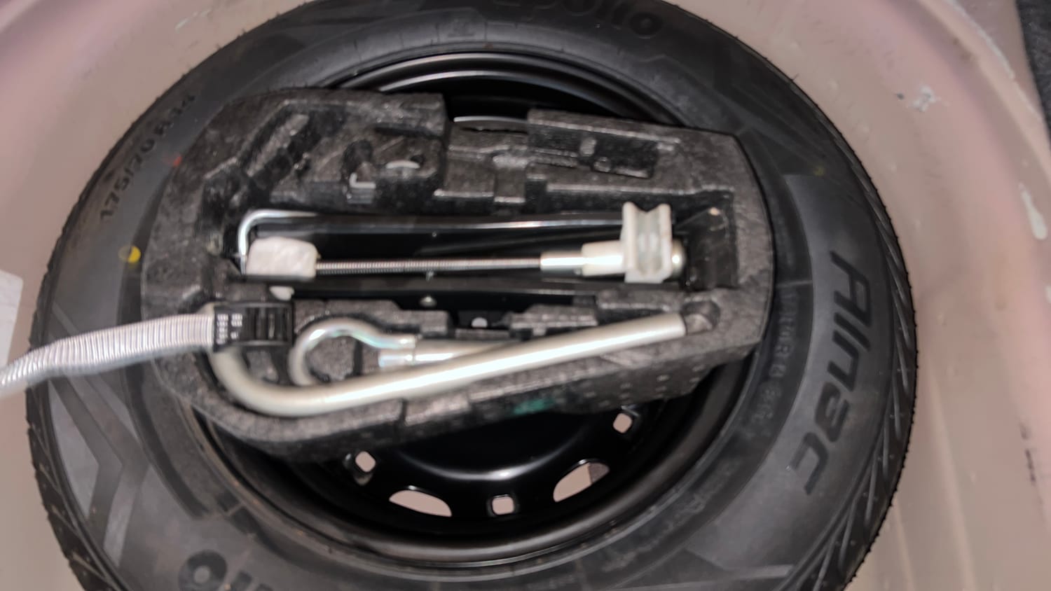Used 2014 Volkswagen Polo Highline1.2L (P) Petrol Manual tyres SPARE TYRE VIEW