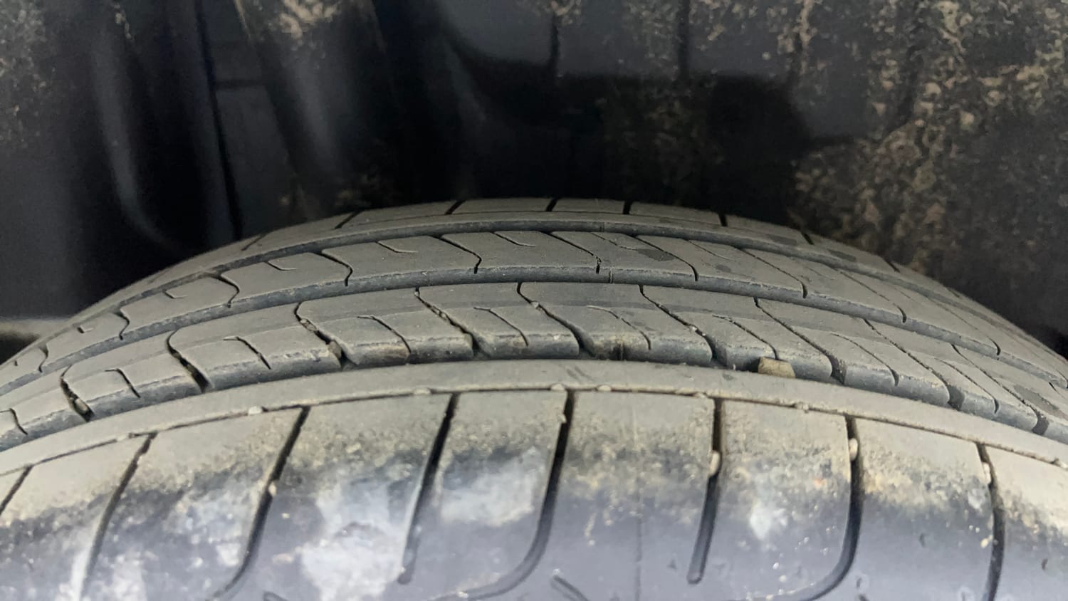 Used 2020 Maruti Suzuki Swift ZXi AMT Petrol Automatic tyres RIGHT REAR TYRE TREAD VIEW