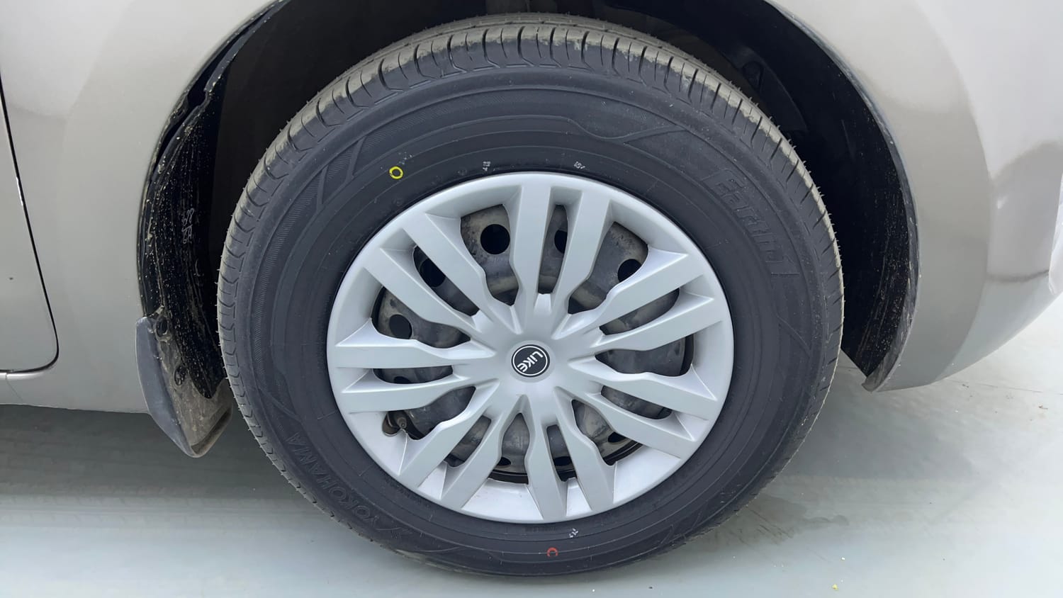 Used 2018 Maruti Suzuki Swift VDi AMT Diesel Automatic tyres RIGHT FRONT TYRE RIM VIEW