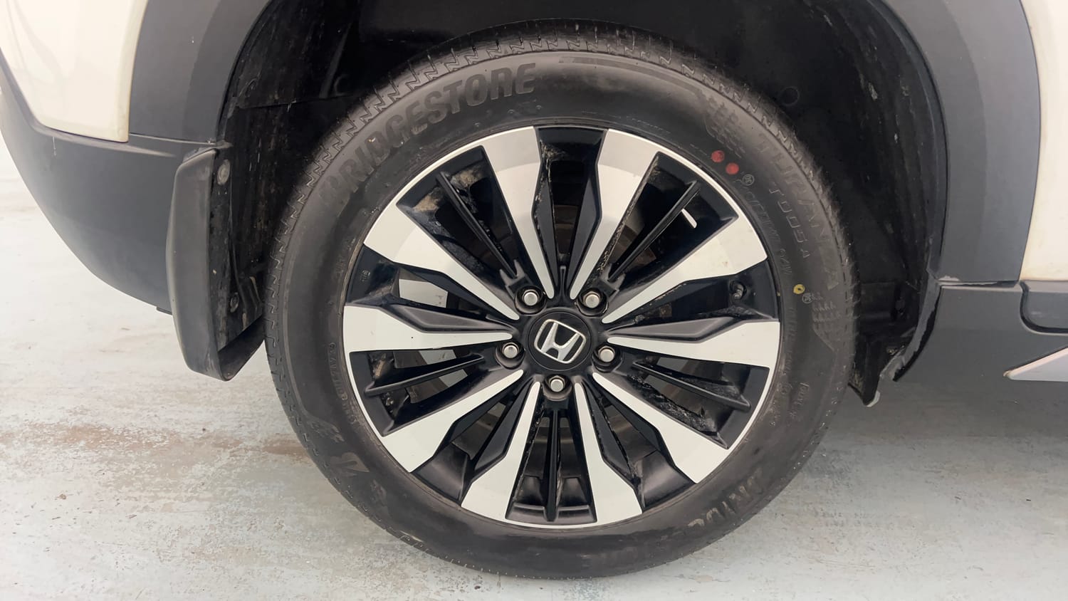 Used 2023 Honda Elevate ZX CVT Petrol Automatic tyres RIGHT REAR TYRE RIM VIEW
