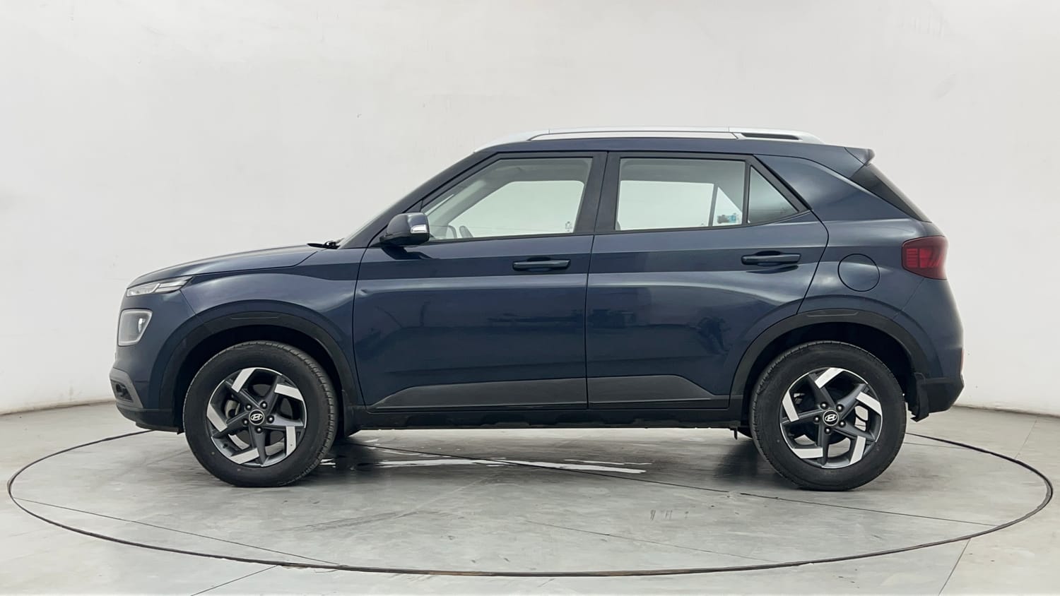 Used 2021 Hyundai Venue SX 1.5 CRDi Diesel Manual exterior LEFT SIDE VIEW