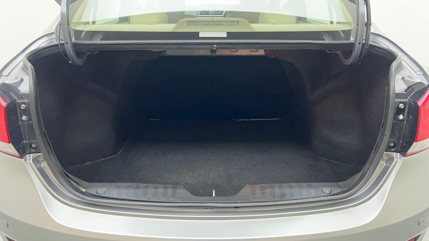 Used 2019 Maruti Suzuki Ciaz Alpha Hybrid 1.5 Petrol Manual interior DICKY INSIDE VIEW