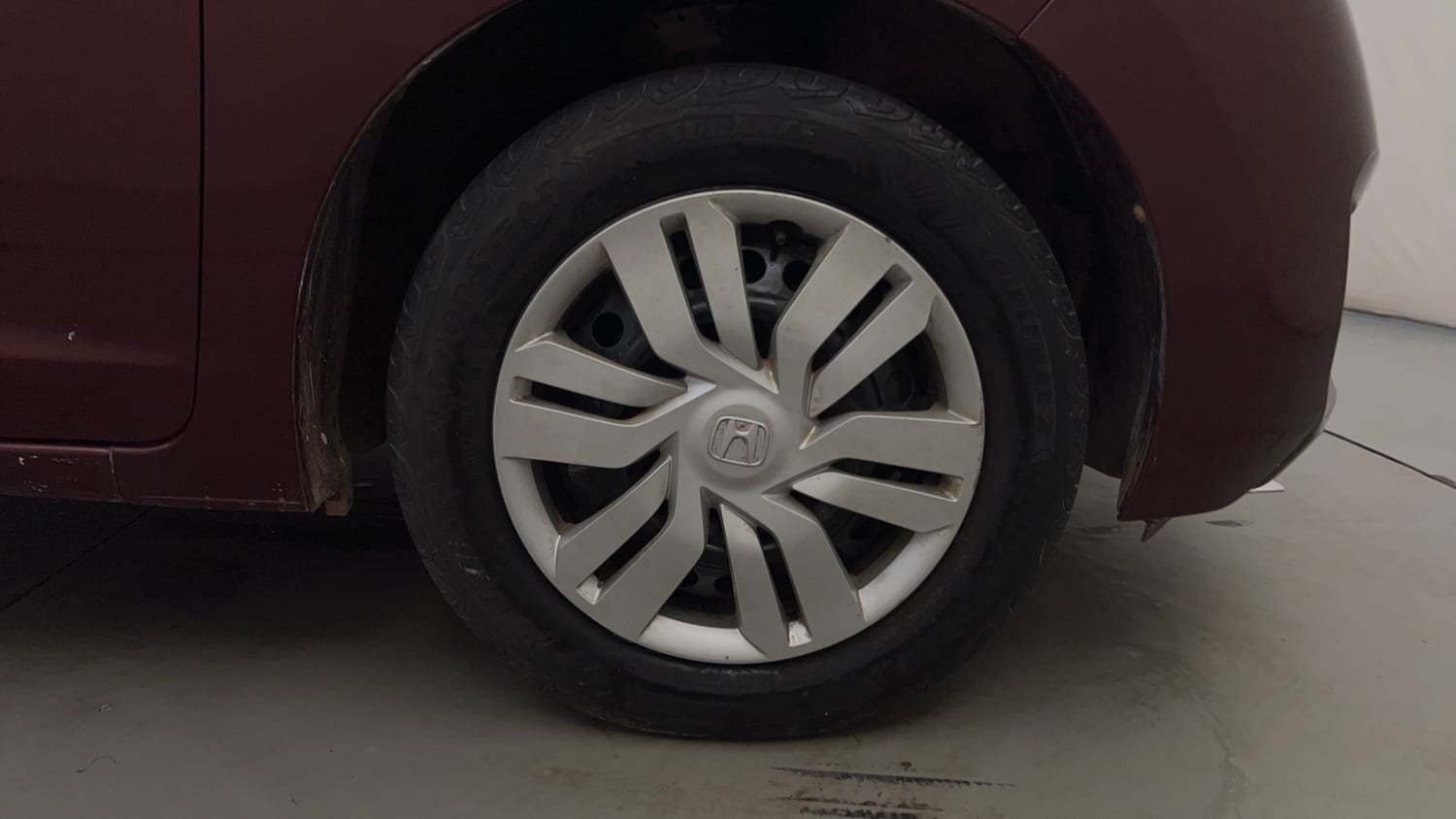 Used 2016 Honda Jazz S AT Petrol Automatic tyres RIGHT FRONT TYRE RIM VIEW